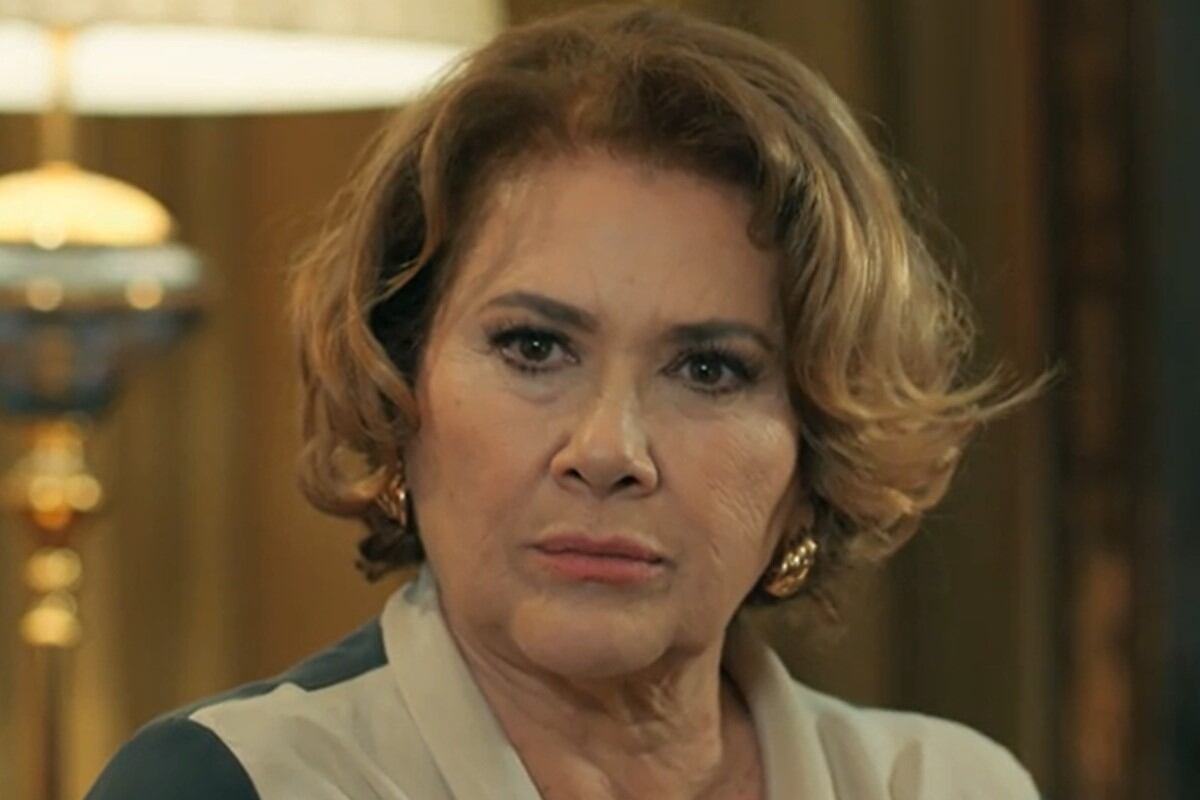 Lütfiye recibe una impactante llamada en "Tierra amarga" (Foto: Tims & B Productions)