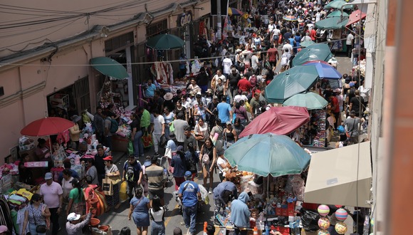 TROME | Miles realizan compras de Navidad en Mesa Redonda (Canal N)