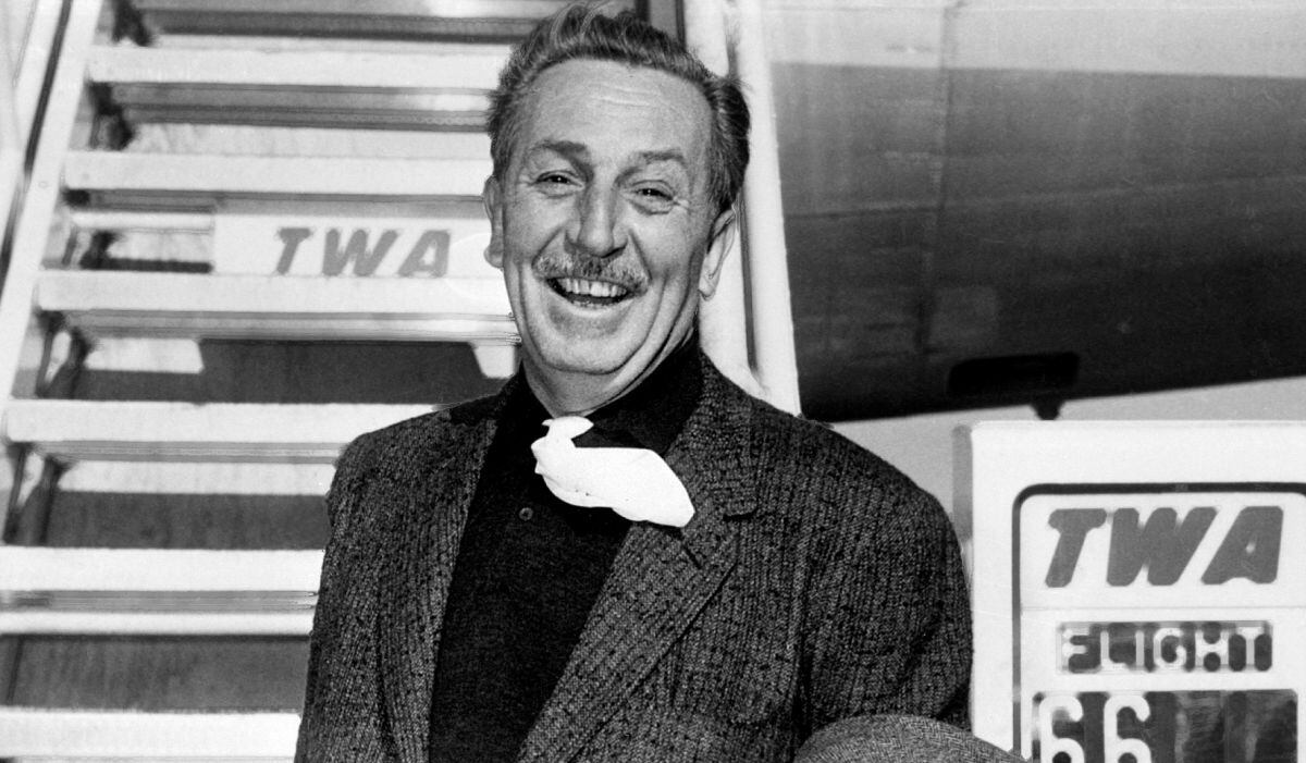 Walt Disney es un artista estadounidense y productor cinematográfico de dibujos animados, siendo su personaje más famoso Mickey Mouse (1928) (Foto: AFP)