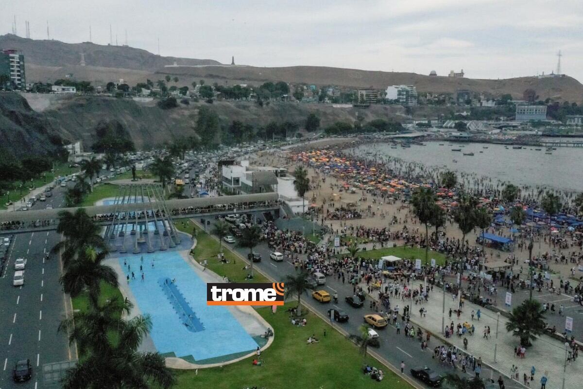 Así lucía la pileta municipal cerca de 'Agua Dulce' en el inicio de este 2023, para evitar que sea usada como si fuese piscina. Mientras, muchas familias compartieron día playero. (Foto: Julio Reaño / Trome).