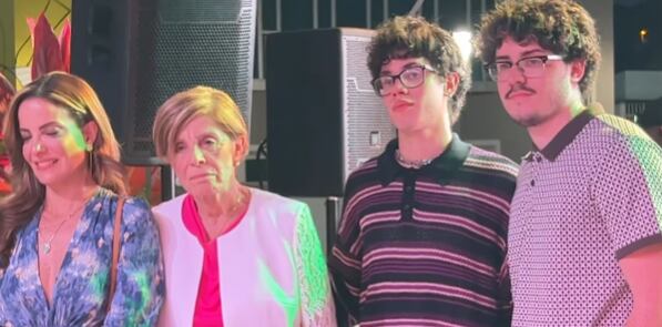 La familia de Dayanara Torres acudió al homenaje de la modelo de 48 años (Foto: Dayanara Torres / Instagram)