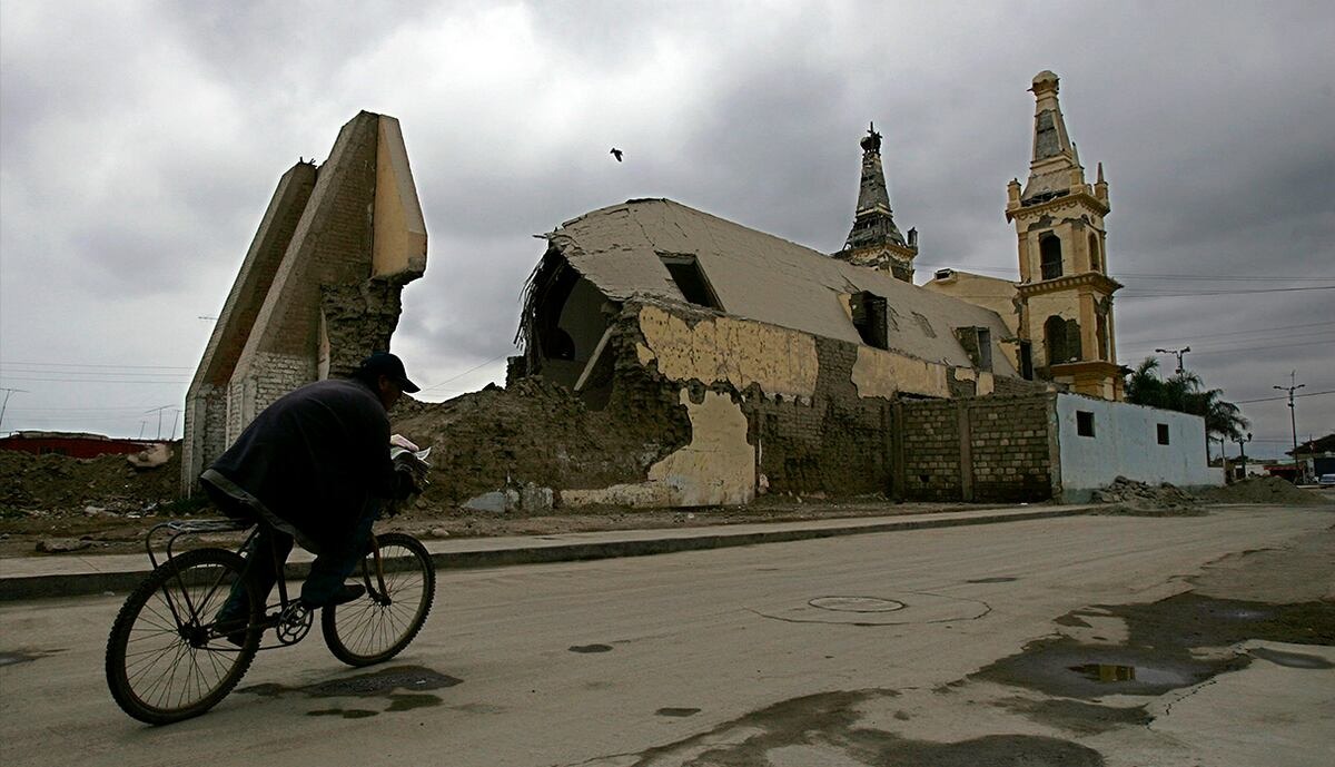 Desolador panorama tras el sismo que arrasó con Pisco el 2007. (Foto: EFE)