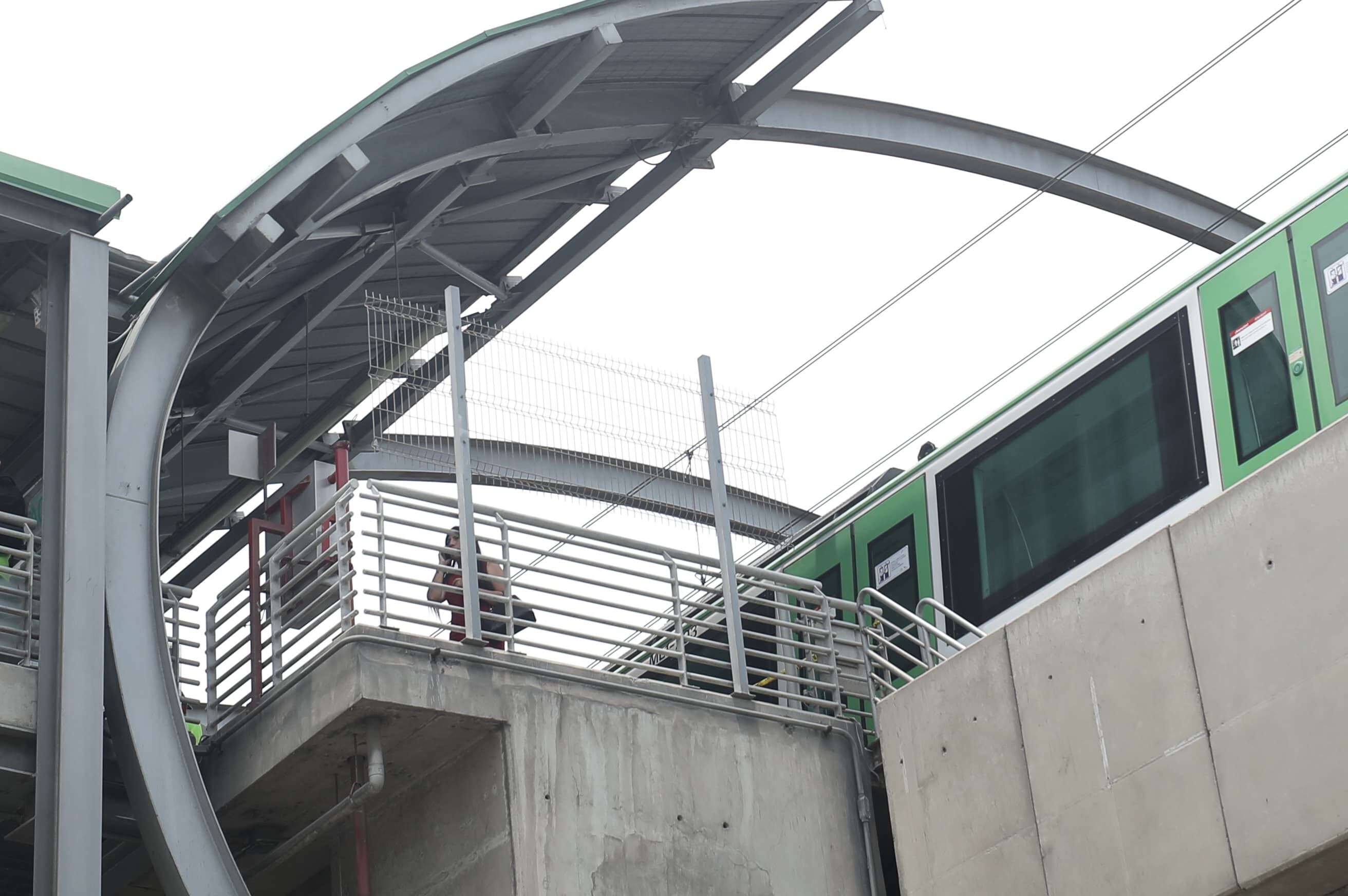 Hombre se habría quitado la vida arrojándose a los rieles del tren en Estación San Borja Sur. Foto: Britanie Arroyo/ @photo.gec