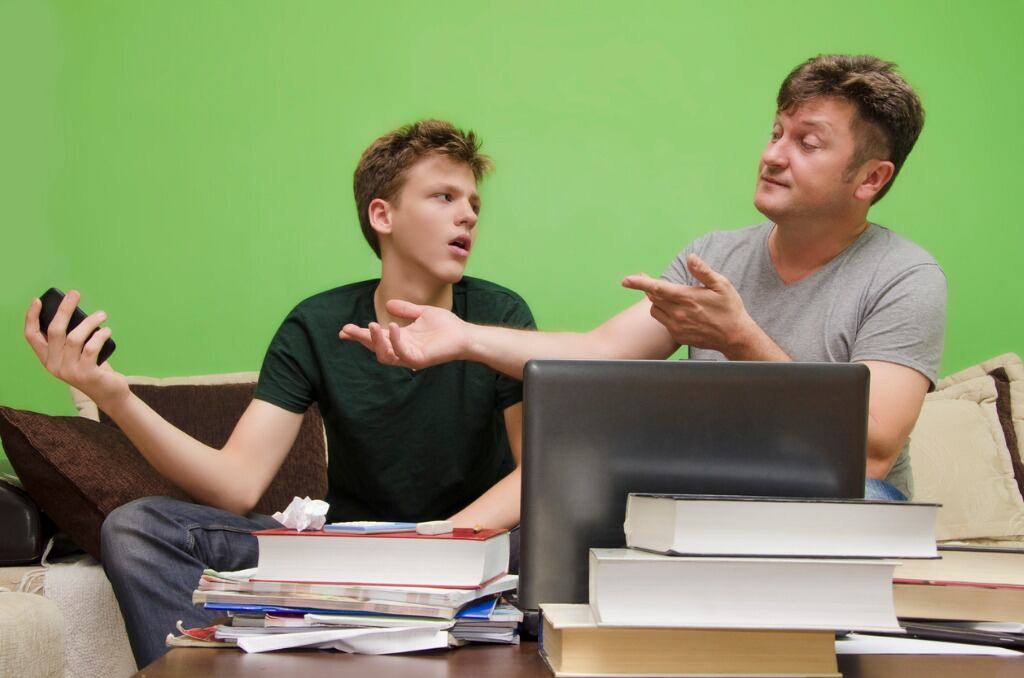 El uso excesivo de los dispositivos móviles crea dependencia. Foto: ¡Stock.