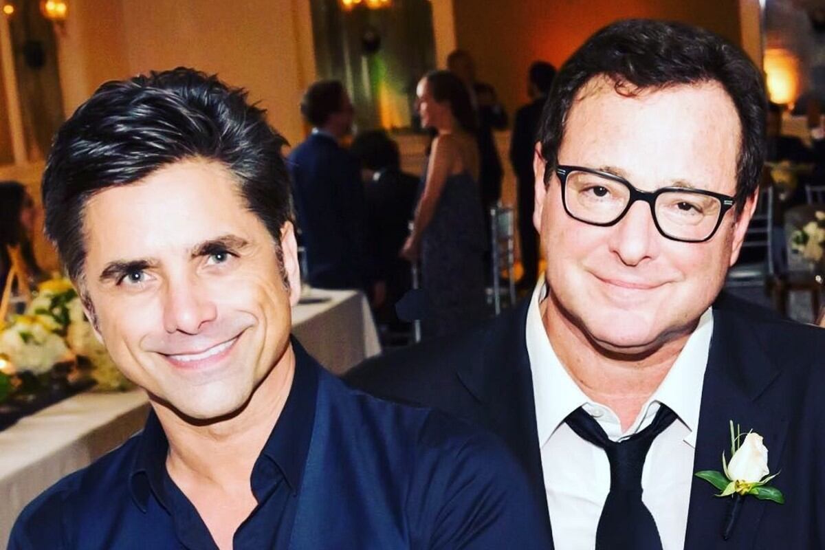 Bob Saget fue encontrado sin vida en la habitación de su hotel a los 65 años. (@johnstamos)