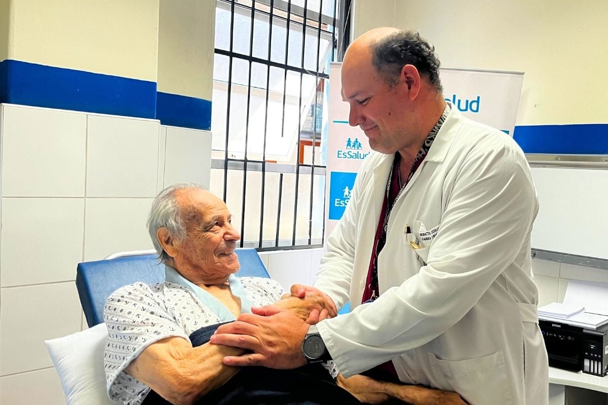 Oswaldo 'Cachito' Ramírez agradecido con especialistas de hospital Almenara (Foto: EsSalud)