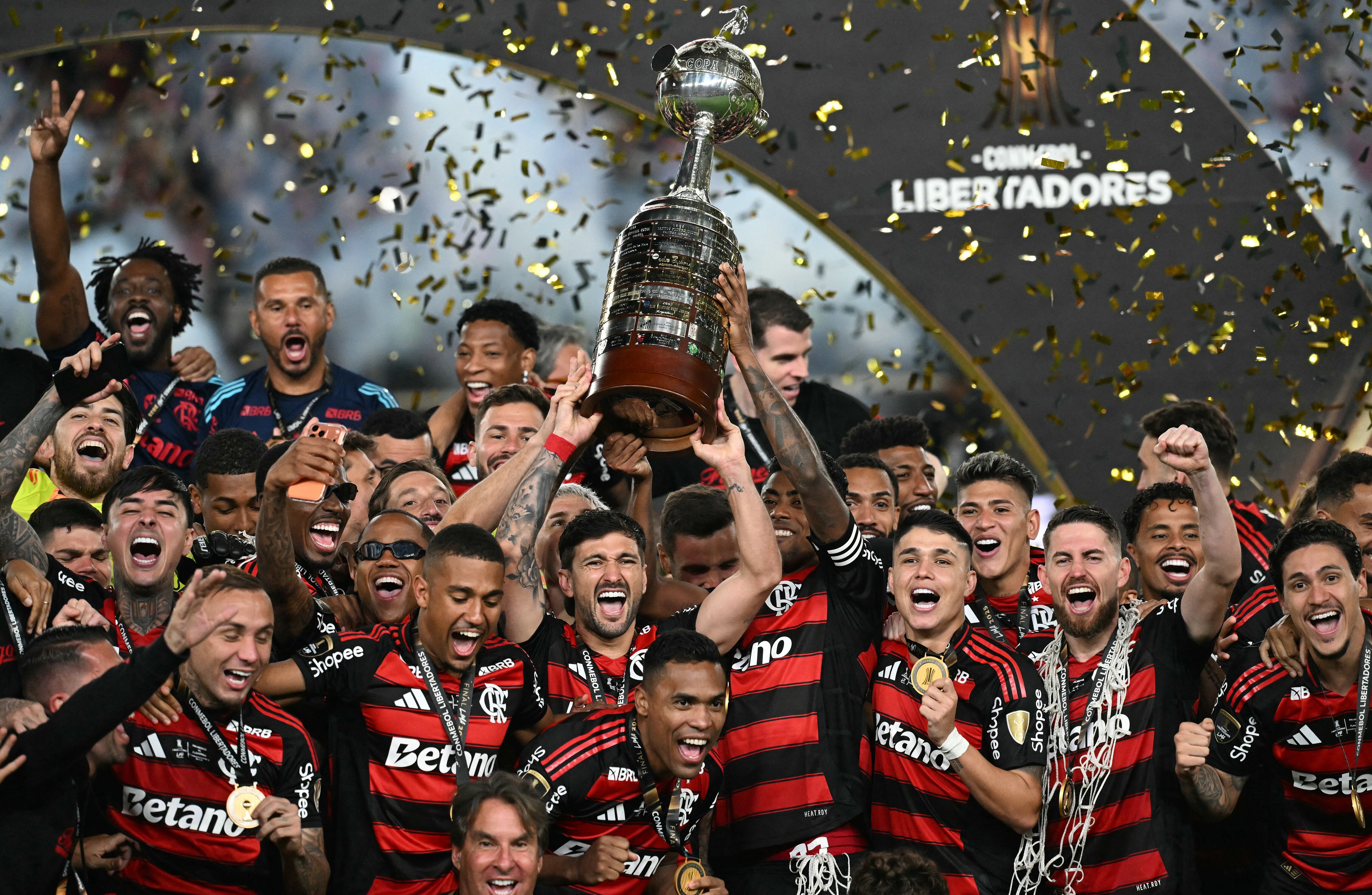 Flamengo derrotó 1-0 a Palmeiras en la final de Copa Libertadores en el estadio Monumental.