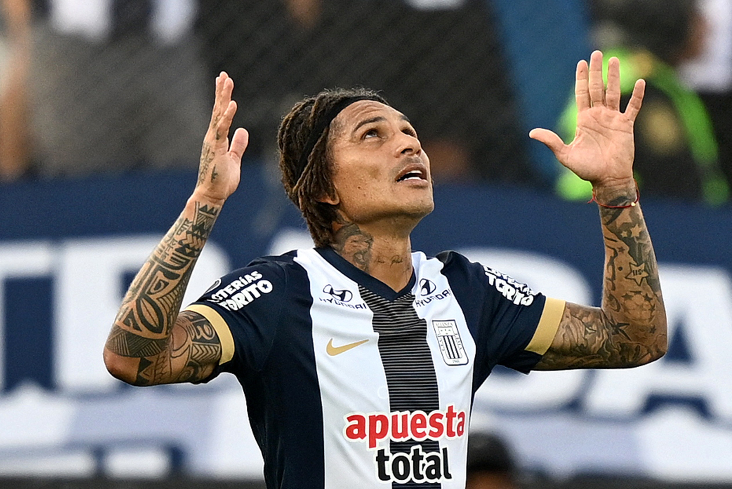 Paolo Guerrero marcó doblete en el triunfo de Alianza. (Foto: AFP)
