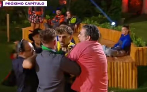 Austin Palao y Raimundo Cerda protagonizan fuerte pelea.