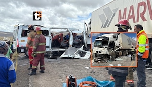 ¡Tragedia en Arequipa! 14 muertos deja choque entre tráiler y minivan en Caylloma