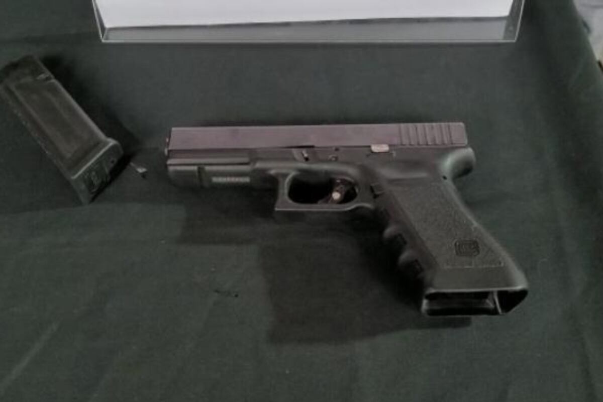 Presuntos delincuentes, uno de ellos que usaba una casaca de fiscalización del municipio de La Victoria, fueron atrapados.