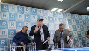 ¡López Aliaga se rebela! Anuncia acciones internacionales y protesta tras rechazo del JNE a revisar actas
