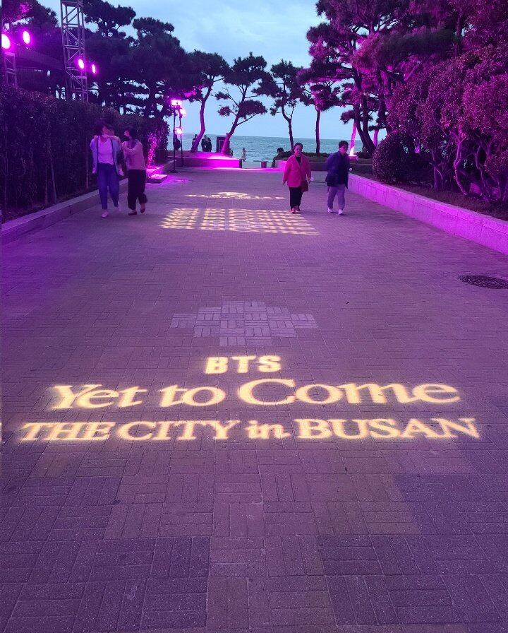 Hotel Paradise de Busan con la decoración de BTS. (Foto: Twitter)