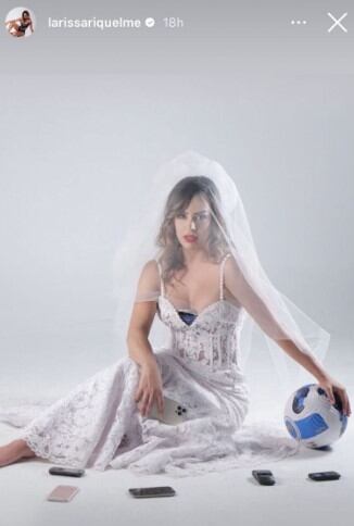 La llamada "Novia del Mundial" volvió a aparecer en otra justa mundialista (Foto: Larissa Riquelme / Instagram)