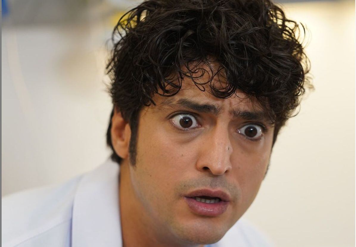 Taner Ölmez interpreta al médico novato Ali Vefa, un doctor en el espectro autista cuya gran habilidad se ve dificultada por su falta de habilidades sociales. (Fuente: MF Yapim)