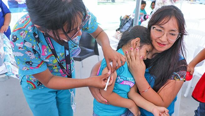 La única forma de prevenir la sarampión es vacunándose. Foto: Minsa