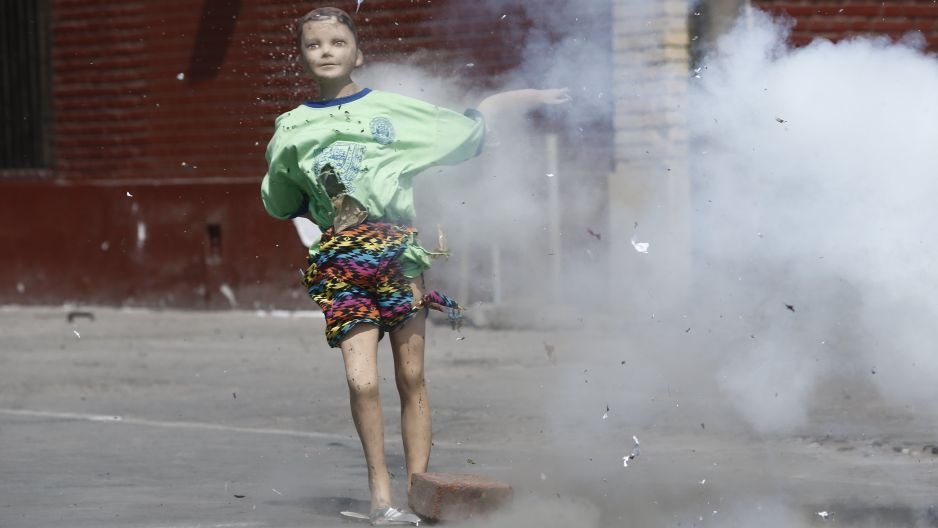 Cuide a sus hijos de cohetones en Año Nuevo