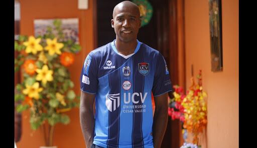 'Cuto' Guadalupe, con la camiseta del club Universidad César Vallejo.