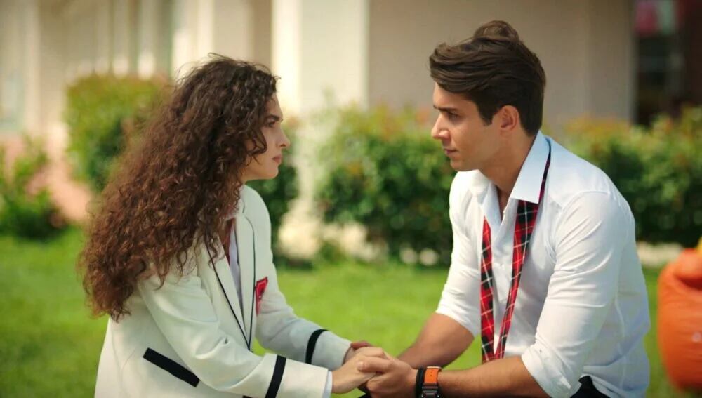 Asiye y Doruk se separan en la telenovela "Hermanos" (Foto: NG Medya)