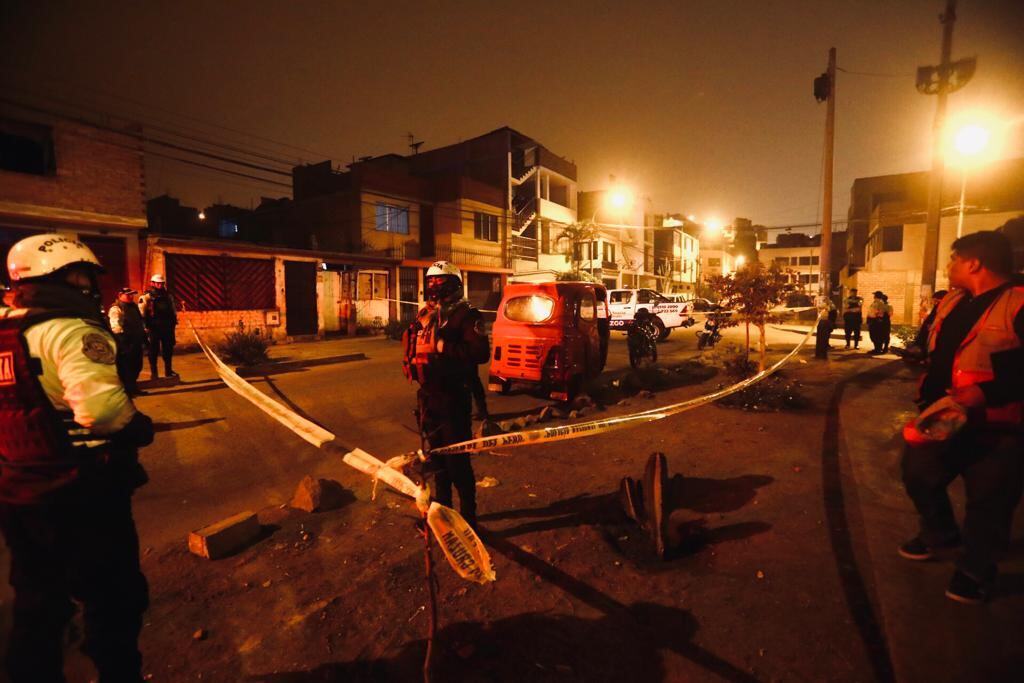 Balacera en San Juan de Lurigancho deja tres fallecidos. Dos de ellos era un Serenazgo del distrito. El hecho ocurrió en el paradero 3 de Huascar. Foto: César Grados/@photo.gec