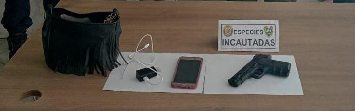 Policía recuperó cartera robada e incauto réplica de pistola (PNP)