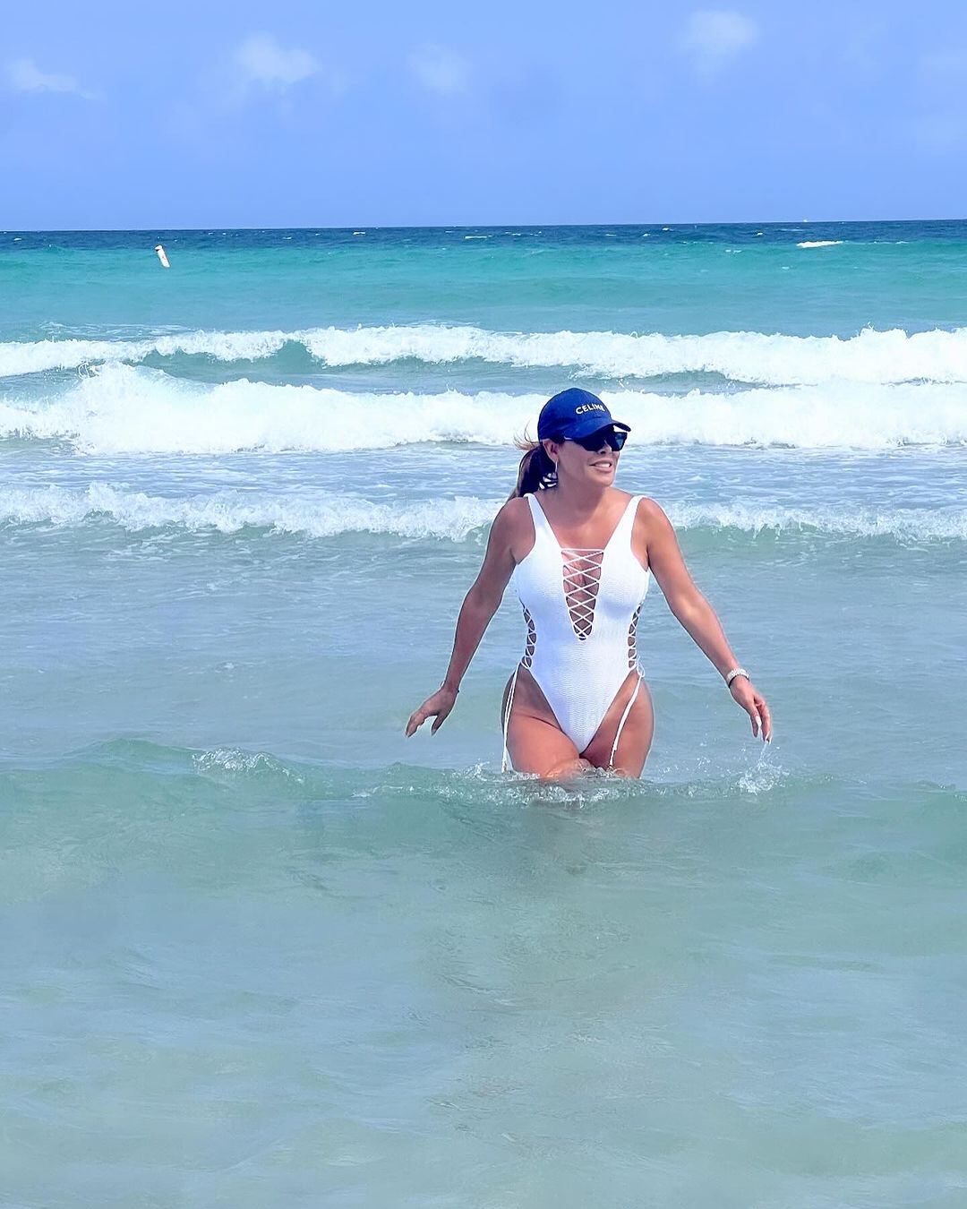 Magaly Medina luce espectacular silueta a días de cumplir 61 años.