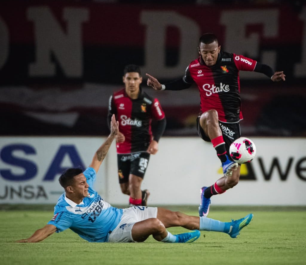 Vibrante duelo entre Cristal y Melgar. (@fbcmelgar)