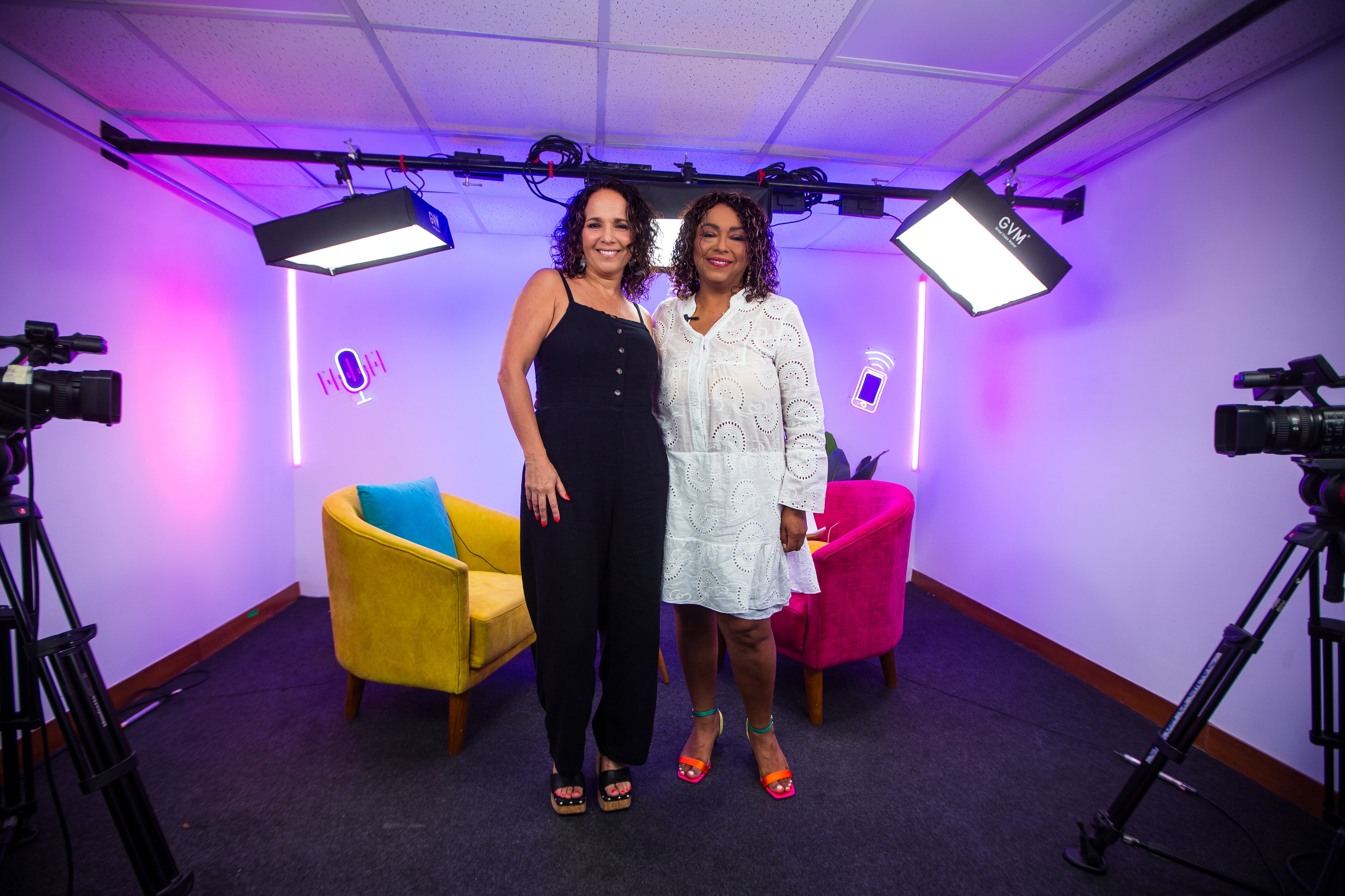 Erika Villalobos en el Café con la Chevez