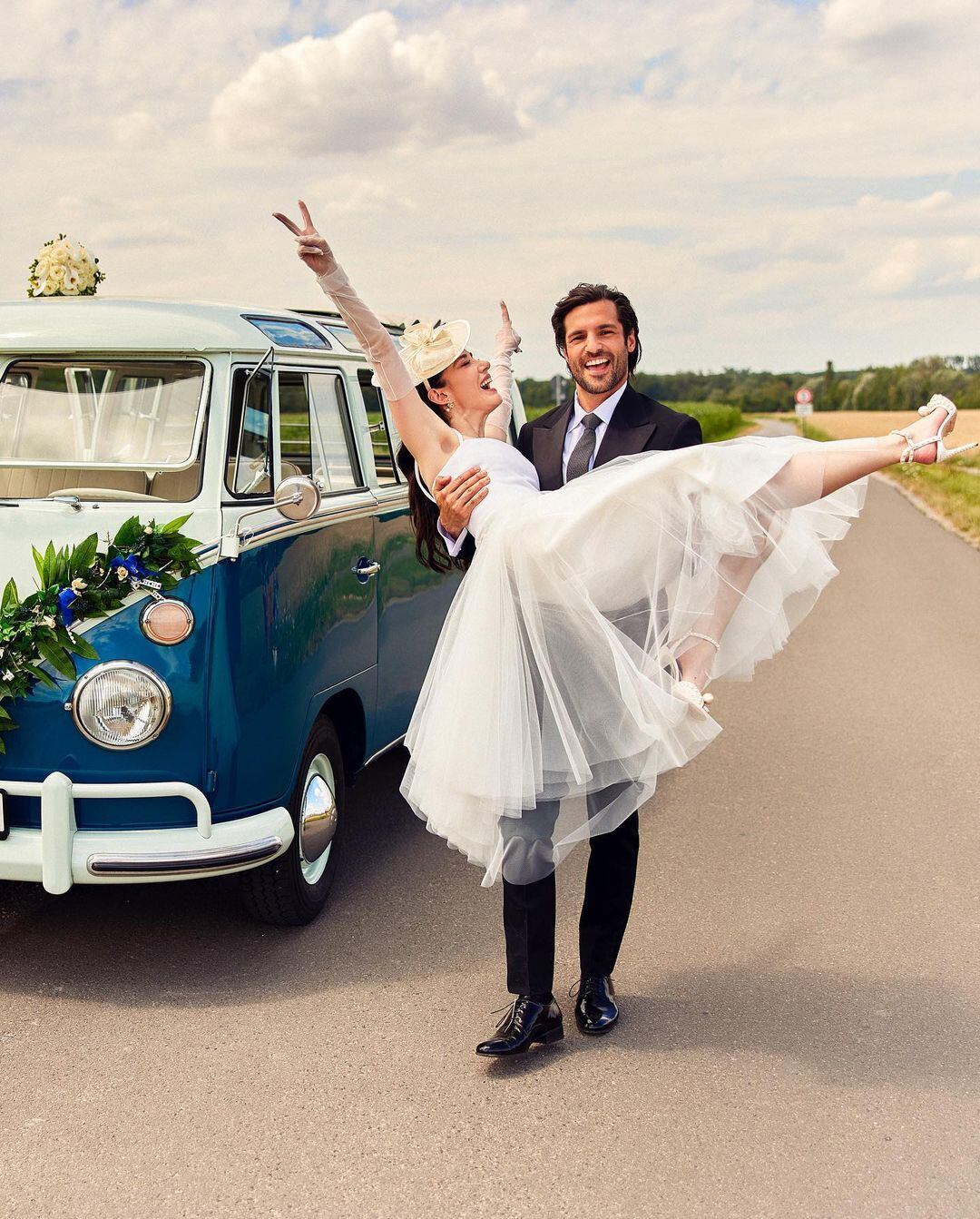 Asi fueron vestidos Özge Gürel y Serkan Çayoğlu (Foto: Özge Gürel y Serkan Çayoğlu/Instagram)