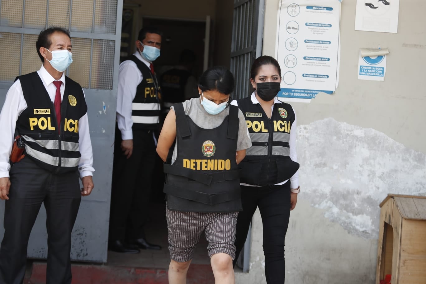 Los hermanos Jesús Alfredo Esteban Hilario (22) y otro de 17 años, que pese a su corta edad, fue denunciado por varios delitos, fueron atrapados. (fotos: Joseph Ángeles/GEC)