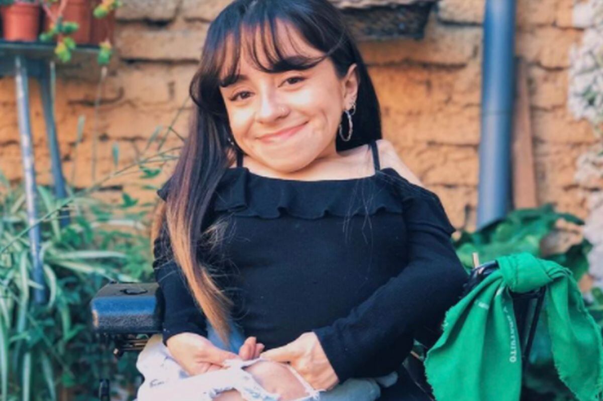 La joven de 30 años es activista en Chile y ayuda a las personas con discapacidad.(Foto: Camila Herrera / Instagram)