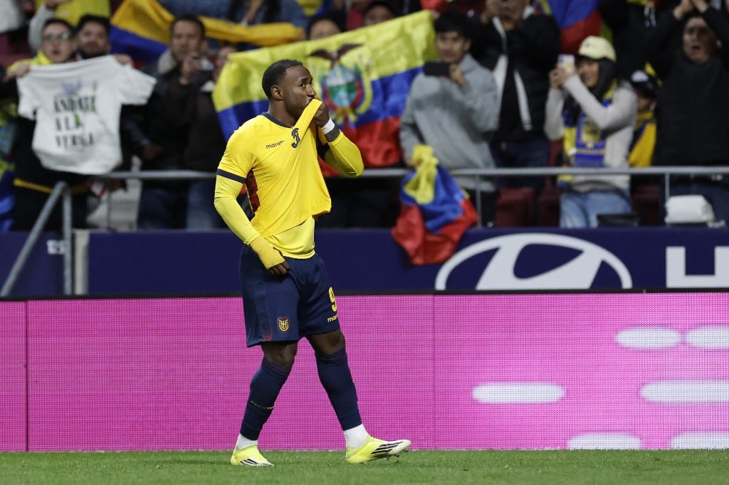 Ecuador debuta en el Mundial 2026. (Photo by Oscar DEL POZO / AFP)