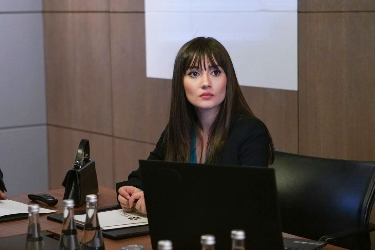 Zeynep quiere dejar el trabajo que tiene en la empresa de Alihan (Foto: Med Yapim)