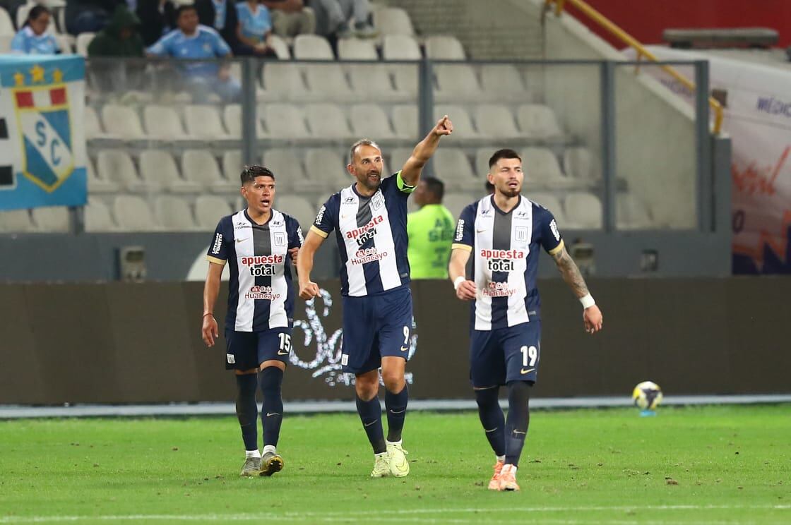 Hernán Barcos le dio el empate a Alianza Lima ante Sporting Cristal. (Fotos: Jesús Saucedo / @photo.gec)