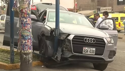 Así quedó la camioneta de mujer asesinada en Comas