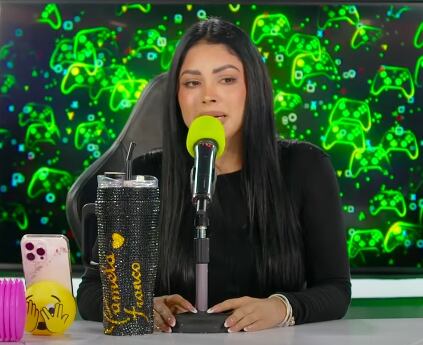 Pamela Franco en Sin lenguas en los pelos