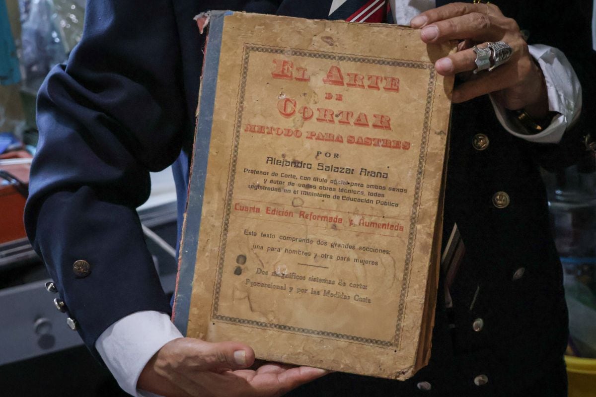 Edwin Mariano Peralta López quiso ser enfermero, pero la sastrería robó su corazón. Foto: Beneficencia de Lima.