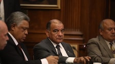 Ministro del Interior dejó prendido su micro ante Comisión de Defensa del Congreso: “¿Cómo hago para leer toda esa huev...?"