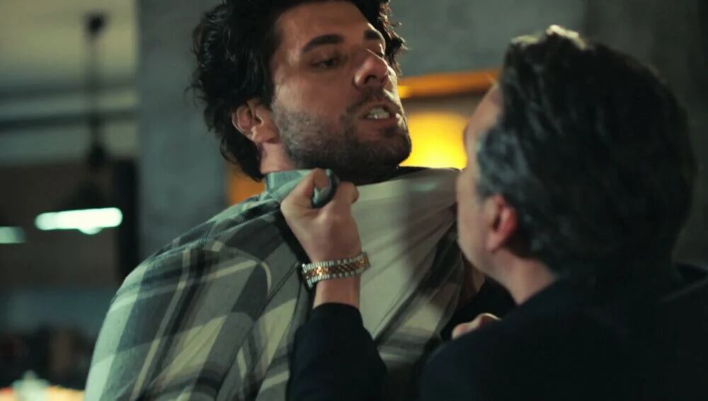 Volkan se enfrenta a Onur (Foto: Medyapım)