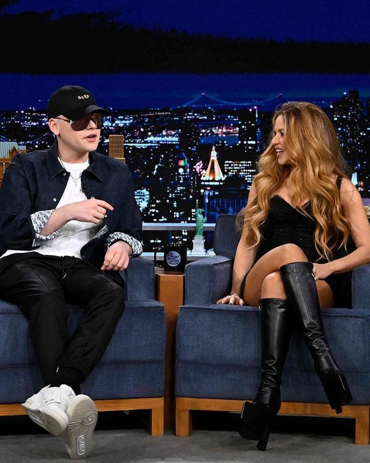 Ambos artistas durante la entrevista (Foto: The Tonight Show / Instagram)