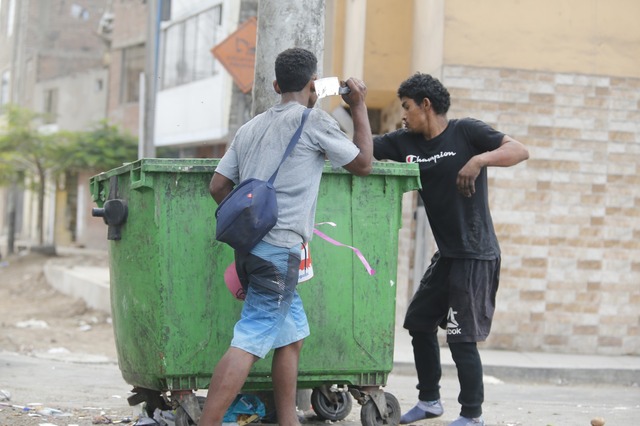 Recorrido después de los festejos de Año Nuevo al amanecer en las calles de Lima. Foto: Joseph Angeles/@photo.gec