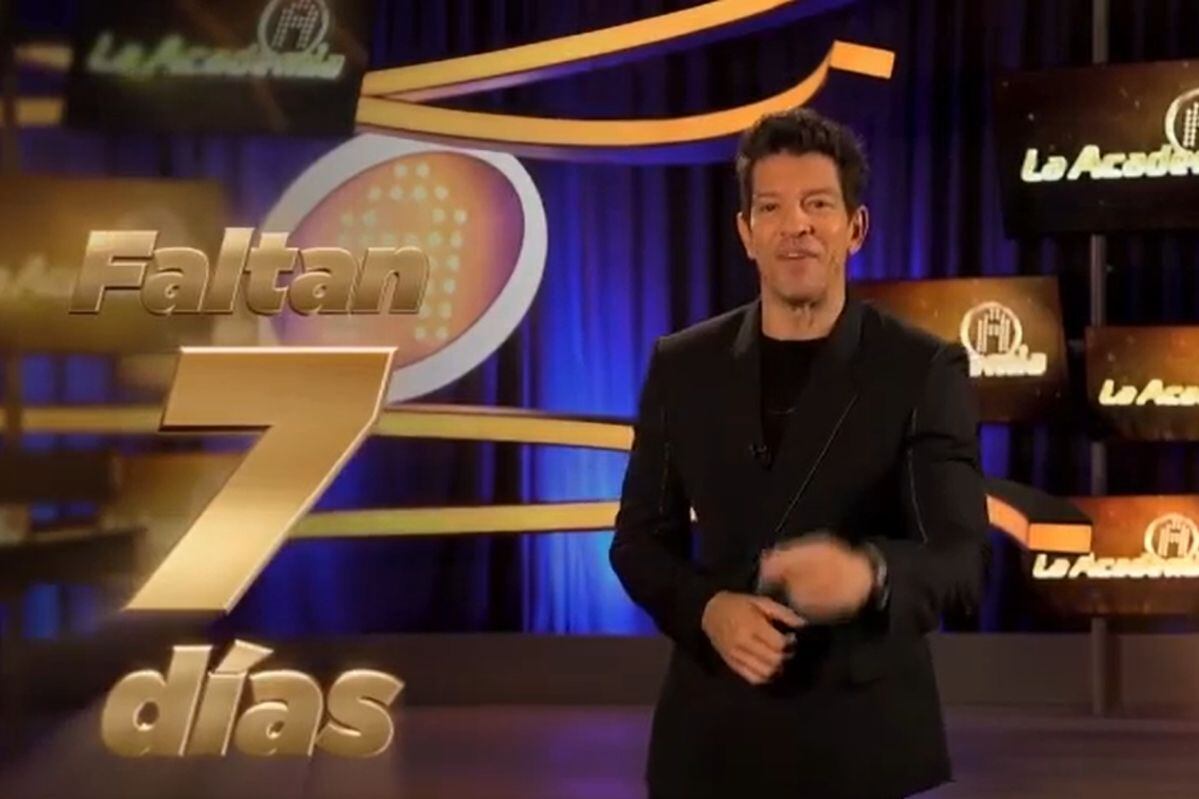 El cantante regresó a sus inicios como celebridad tras 20 años de ausencia, aunque esta vez no será como participante. (Foto: LaacademiaTV/Instagram)