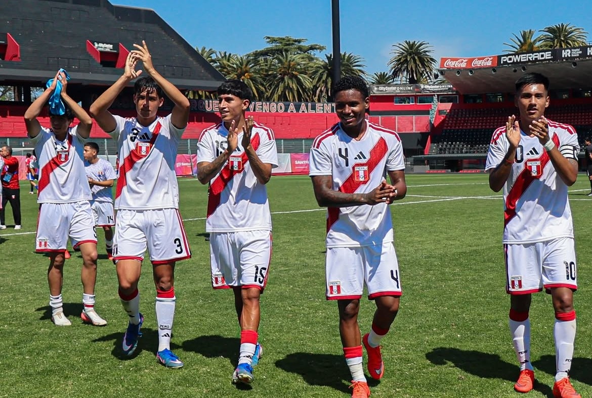 Selección peruana se impuso 2-1 a su similar de Chie. (@labicolor)