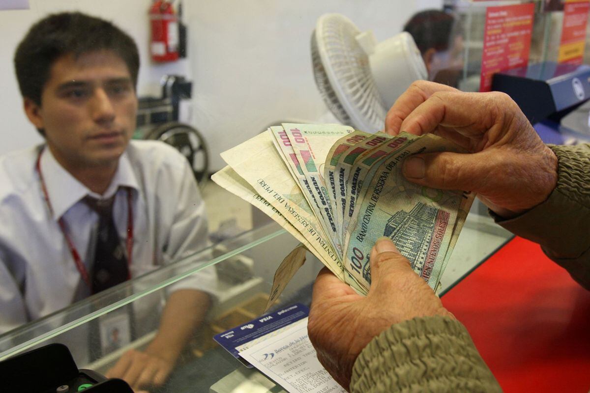 En el mes de diciembre, los trabajadores del sector público recibirán un bono que otorgará el Gobierno para la reactivación económica (Foto: Andina)