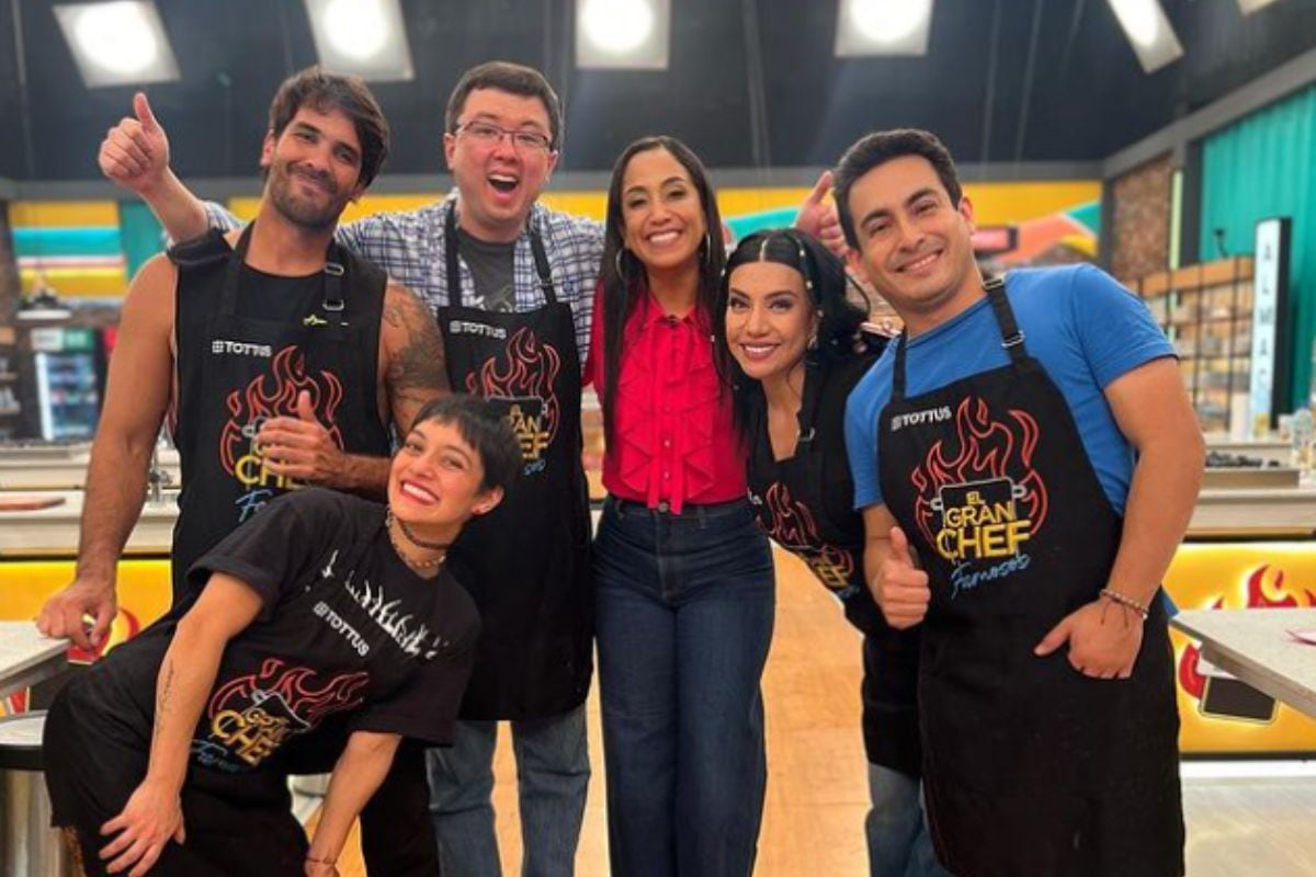 Junto a los participantes de El Gran Chef, la academia. Foto: Internet.
