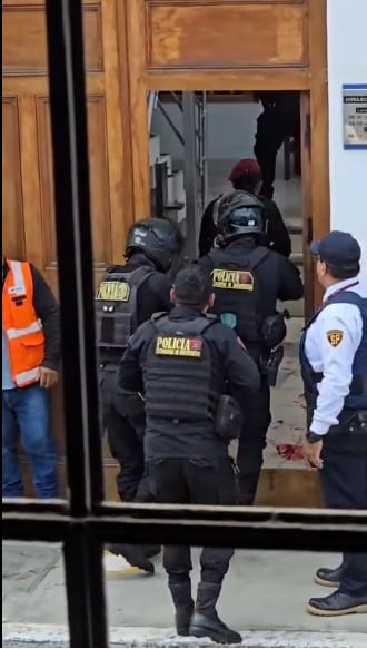 Policía ingresó a sede de Hidrandina.