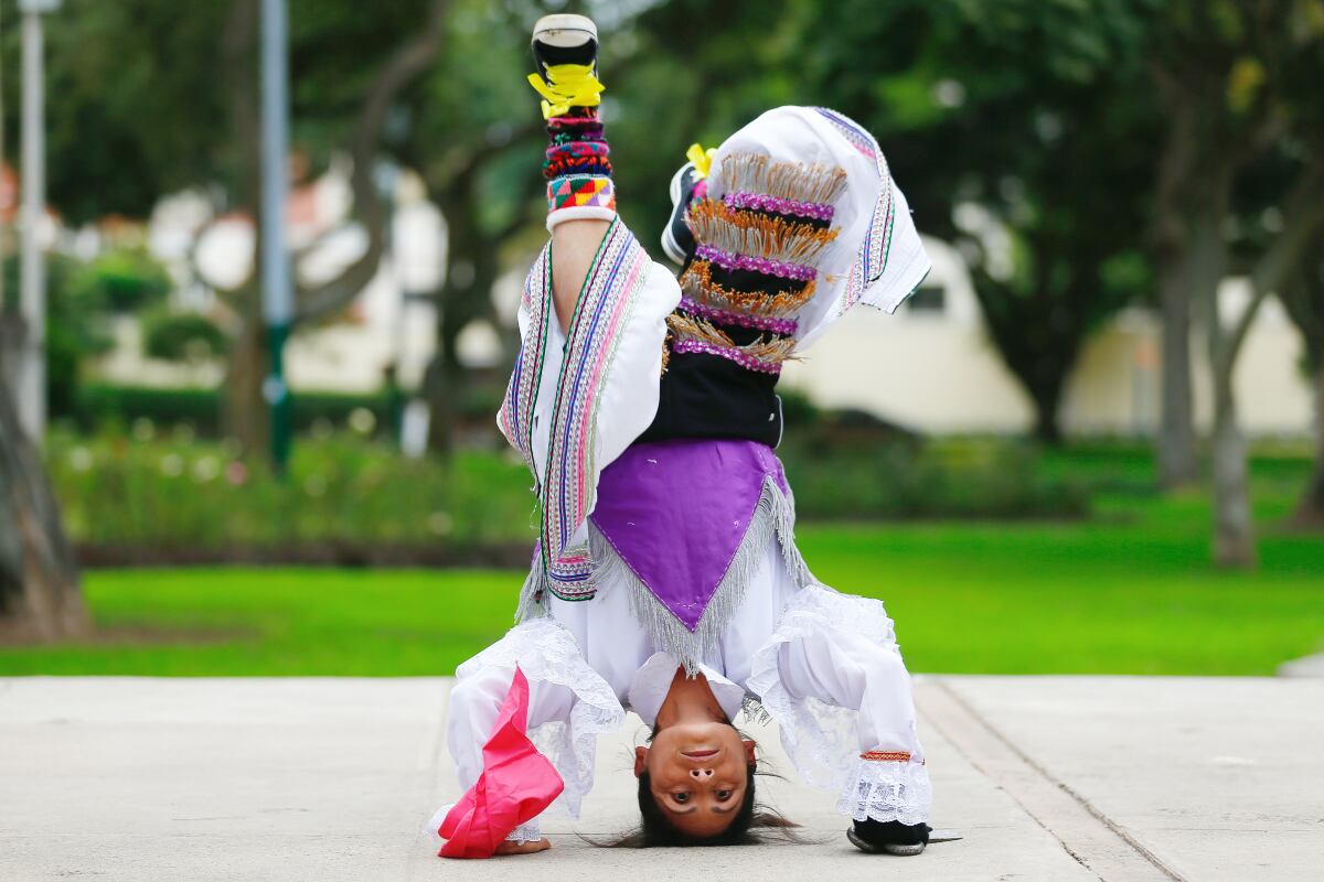 Este baile implica mucha fuerza física, pero sobre todo espiritual. Foto: Hugo Curotto.