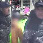 ¡Indignante! Delincuente usa a un niño para robar S/3 mil en una barbería