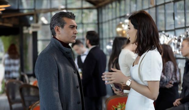 La serie turca “Infiel” está protagonizada por Cansu Dere y Caner Cindoruk (Foto: Medyapım / MF Yapım)