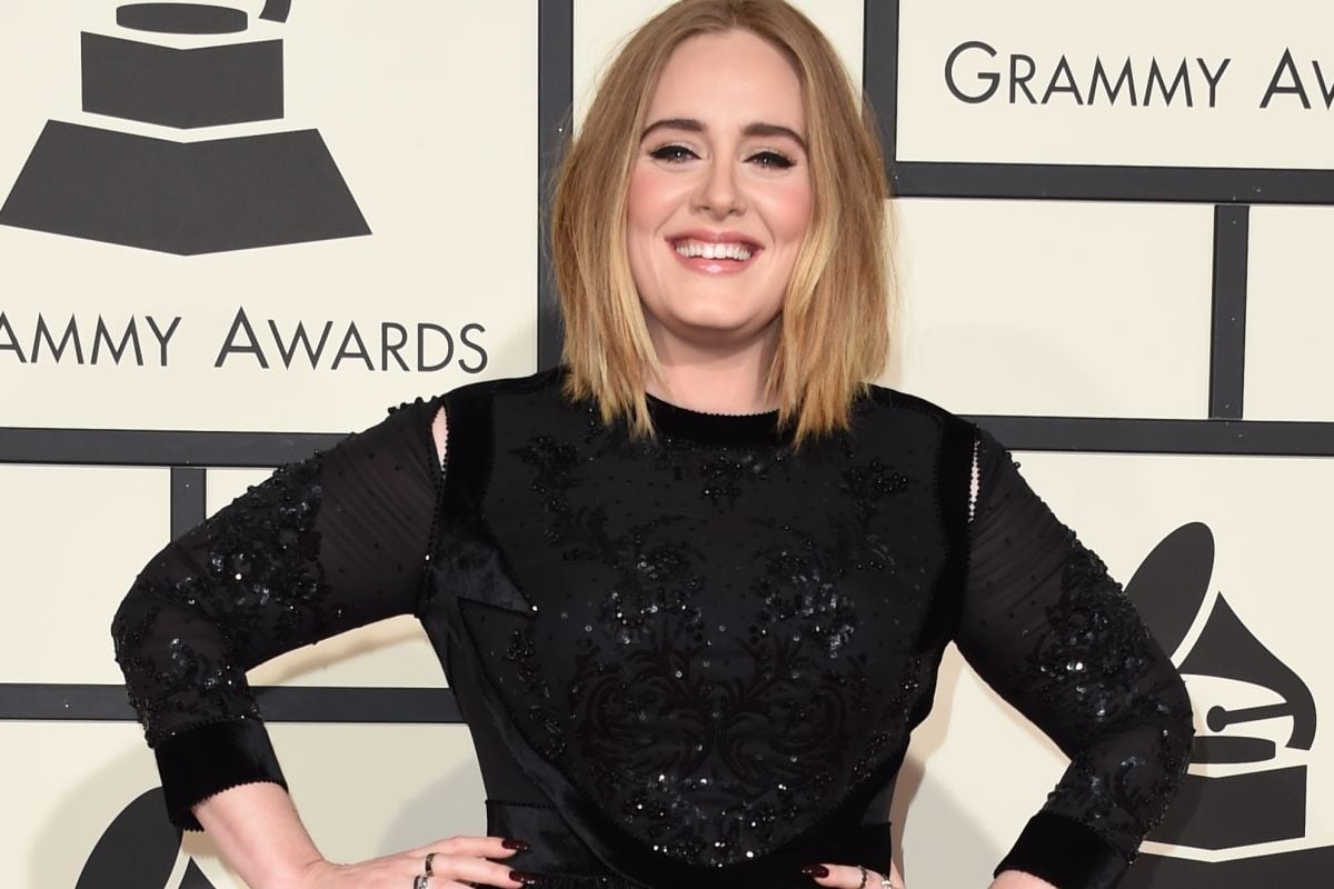 La cantante Adele a su llegada a la alfombra roja durante la 58a Entrega Anual de los Grammy Music Awards en Los Ángeles el 15 de febrero de 2016 (Foto: AFP)